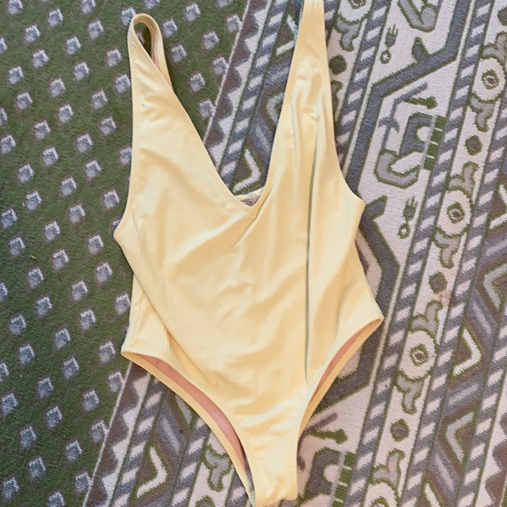 Vermont One Piece Yellow Rib - Picture 8 of 8